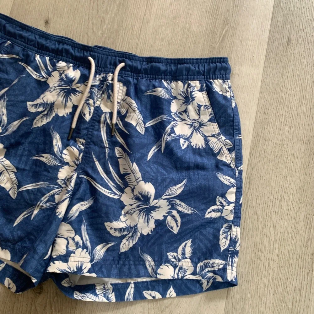 American Eagle Mens Blue White Hibiscus Floral Swim Trunks Shorts Size M 5in